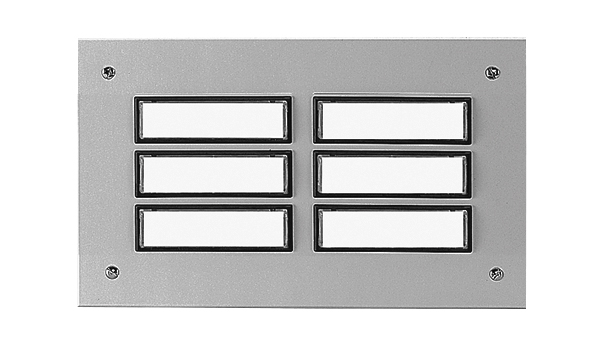 Etagenplatte mit sechs Namensfeldern und Tastern, silber eloxiertes Aluminium, rechteckig, Frontalansicht.