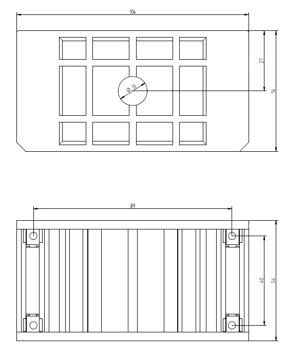 Rechteckiger Unterputzkasten aus Aluminium mit schwarzen Endkappen, offene Front, schräge Seitenansicht.